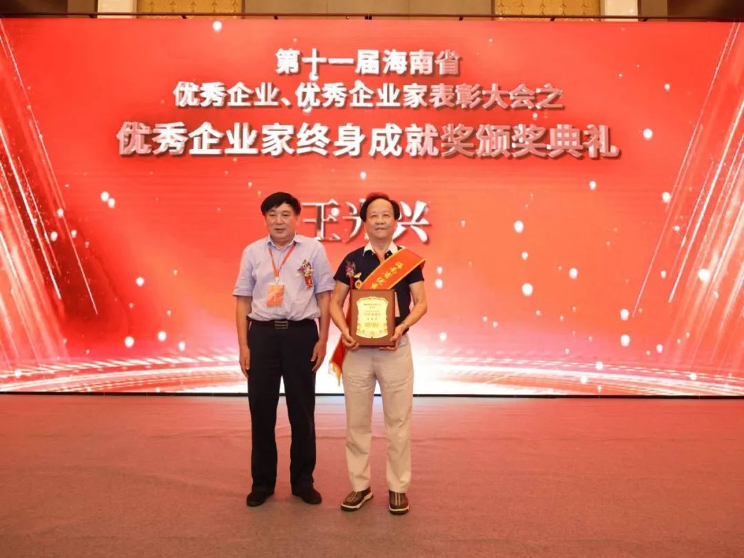 年度人物丨荣退宁高宁、深情秦英林、坚定的蔡衍明和盛放的钟睒睒