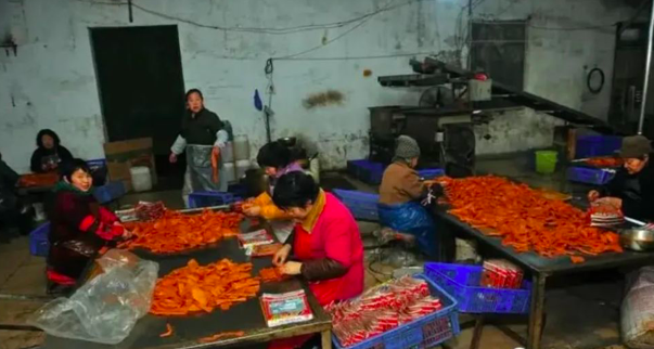 半年亏2.6亿!硬凹高端人设的卫龙,卖不动了