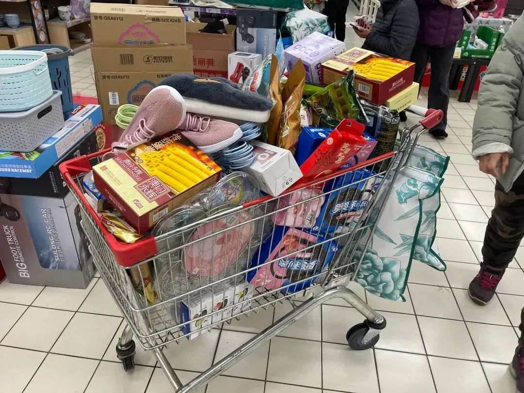 家乐福关店54家、多地门店被抢空、购物卡限消