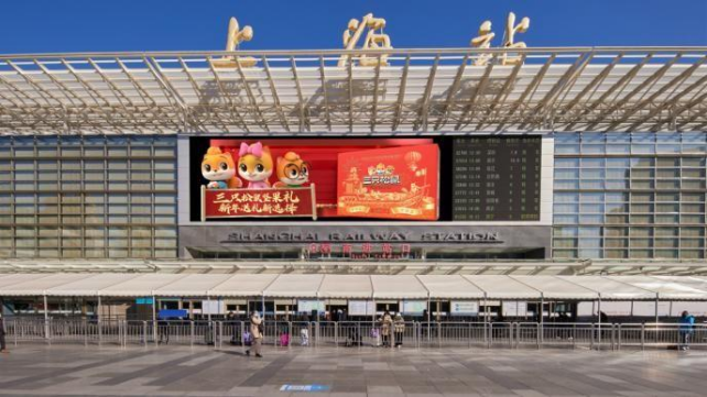 伊利推兔子舞、六个核桃包高铁专列，2023春节营销谁是“年度最佳”？