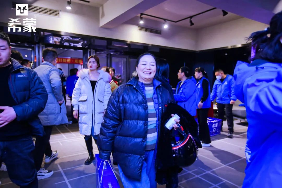 炸了!希蒙0蔗糖酸奶新品上市遭经销商争抢,凭什么?