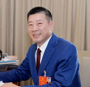 冷友斌.jpg 全了!你关心的乳业两会建议都在这里!