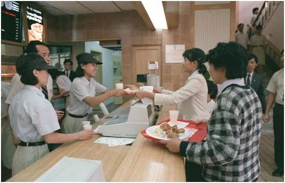 超级碗上的性感汉堡品牌，怎么就拿不下中国市场？