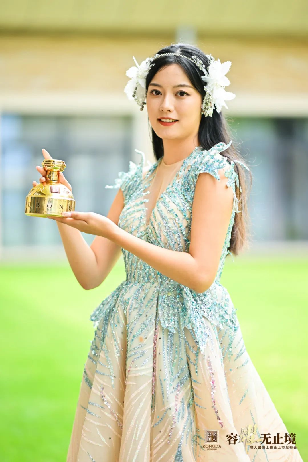 “引爆”大众酱酒市场,容大酱酒推出“土豪金”