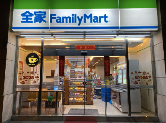 便利店，很“反常”