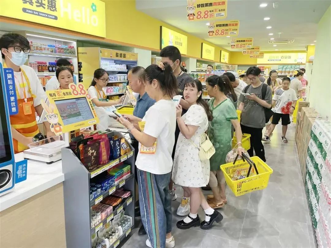 中百仓储超市“新业态”：小百零食铺折扣店新店落地！