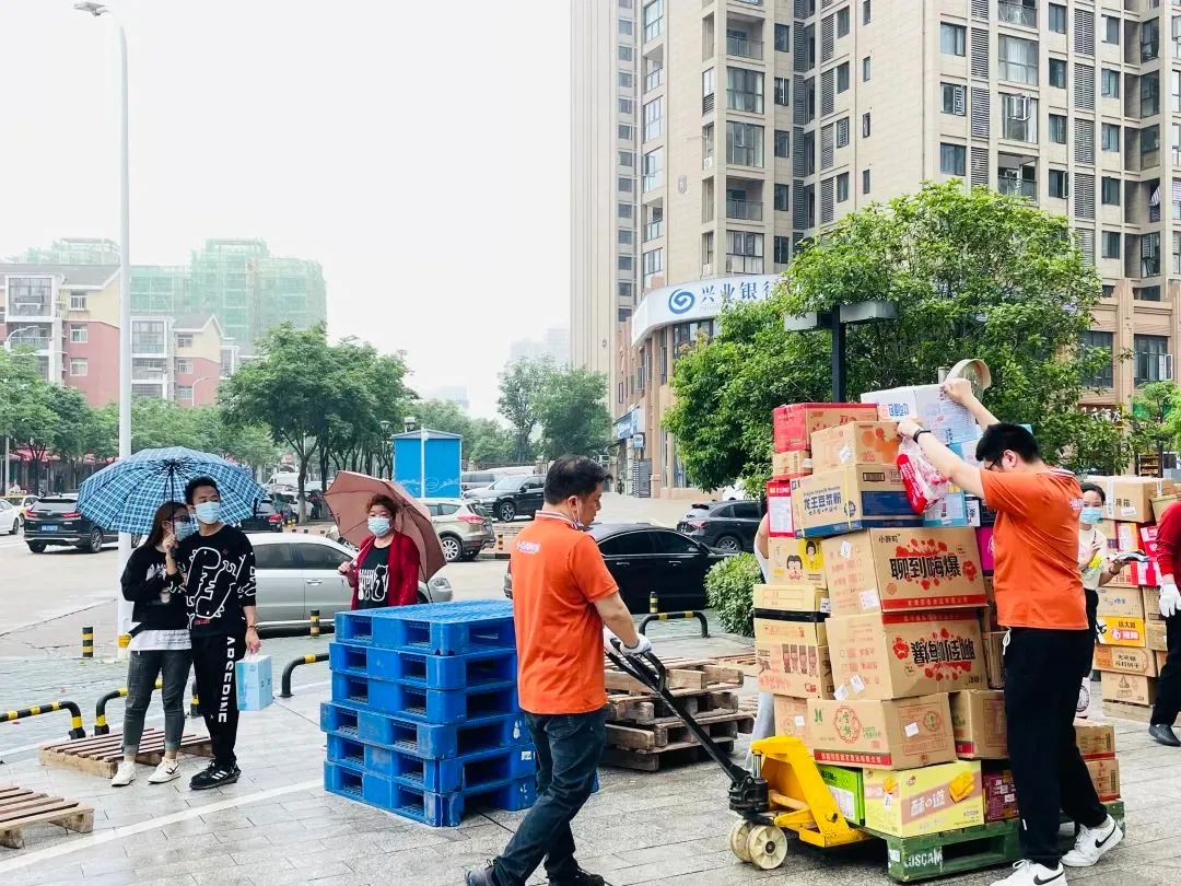 中百仓储超市“新业态”：小百零食铺折扣店新店落地！