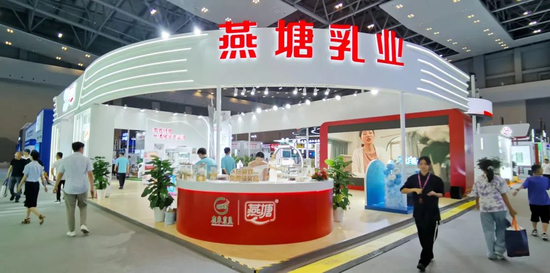 伊利、蒙牛、光明、君乐宝、新希望、完达山、中垦牧、越秀乳业……乳企集结，展示中国奶业风采！