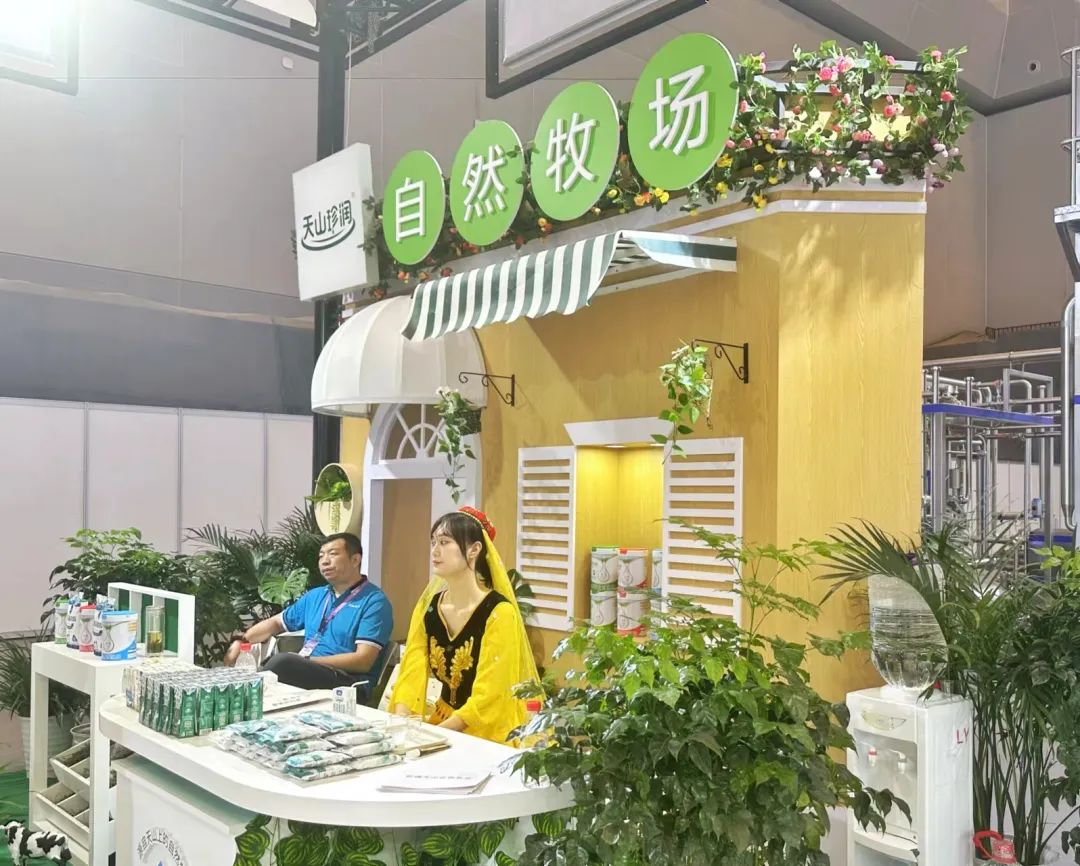 伊利、蒙牛、光明、君乐宝、新希望、完达山、中垦牧、越秀乳业……乳企集结，展示中国奶业风采！