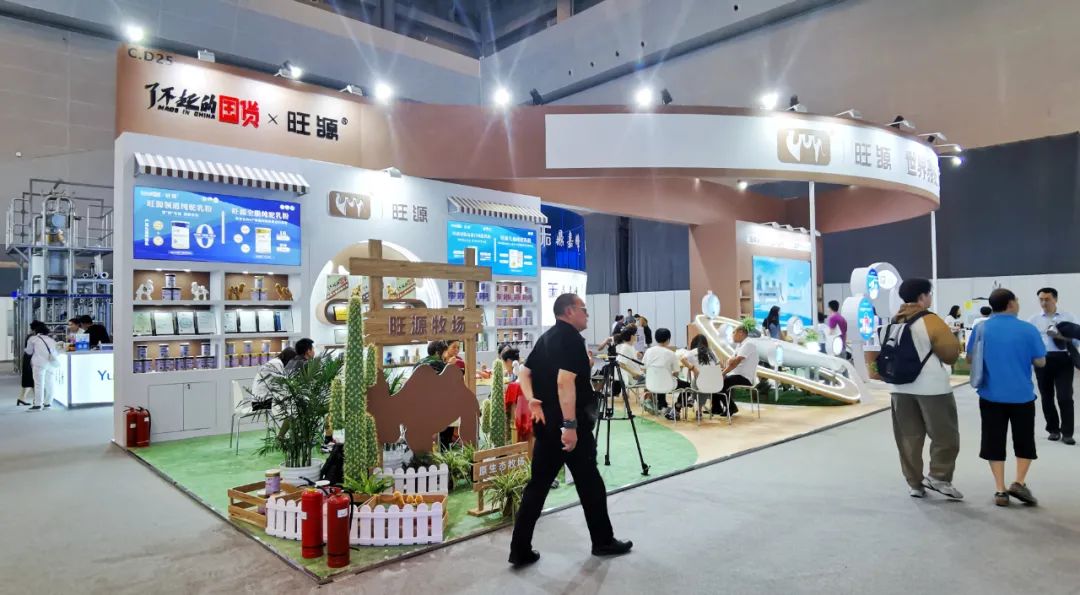 伊利、蒙牛、光明、君乐宝、新希望、完达山、中垦牧、越秀乳业……乳企集结，展示中国奶业风采！