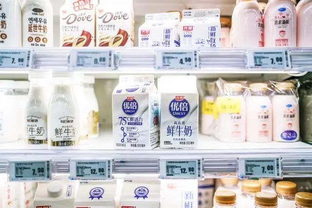 中小牧场亏损六成，乳业如何熬过2008年以来最难时刻？