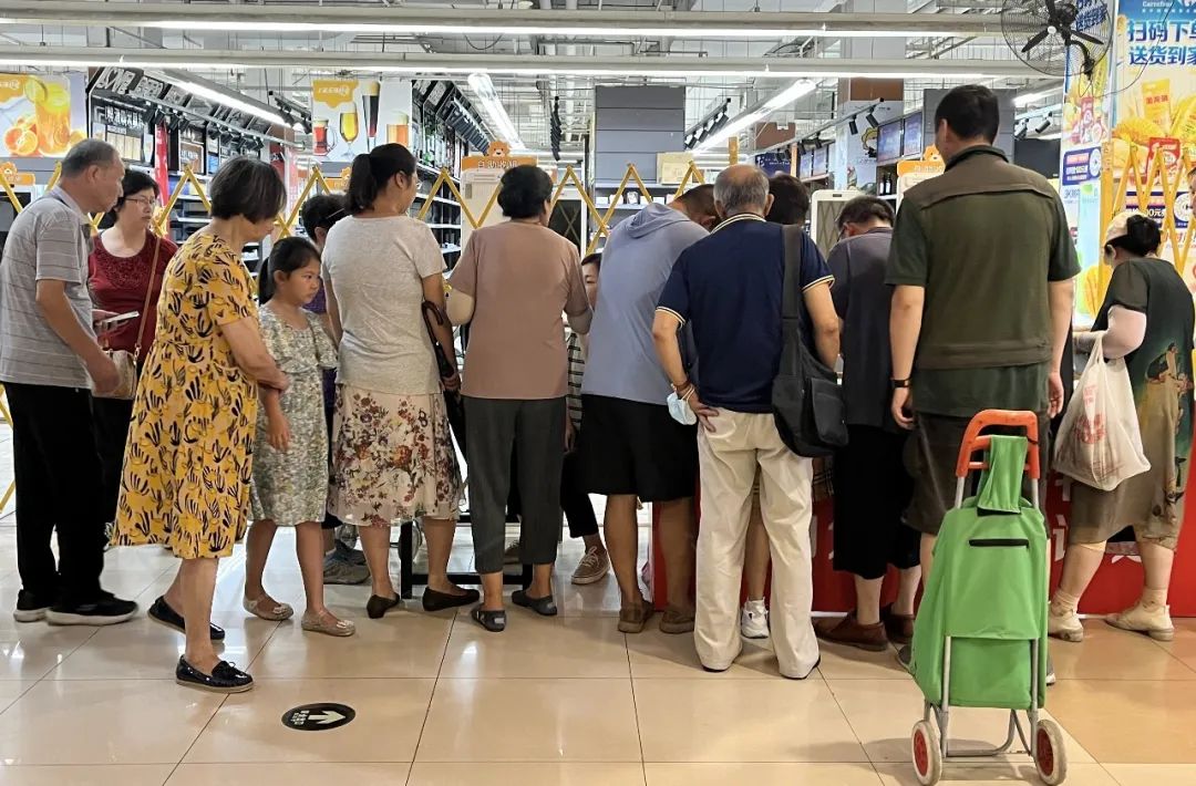 家乐福败走京城:货架空空投诉无门,购物卡“折腾”老年人