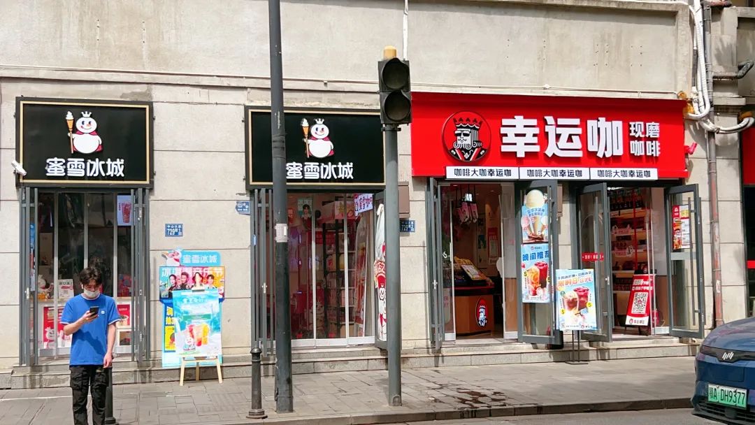 蜜雪冰城变“绿”，雪王拿捏流量密码