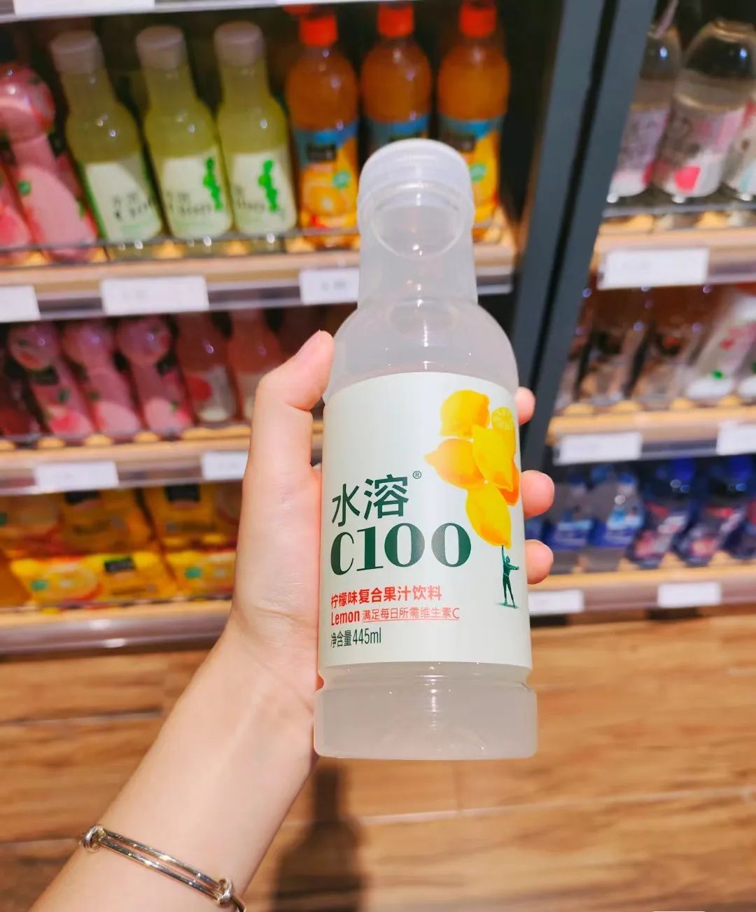 冲上热搜的“神水”水溶C100,要成为农夫山泉下一个东方树叶?