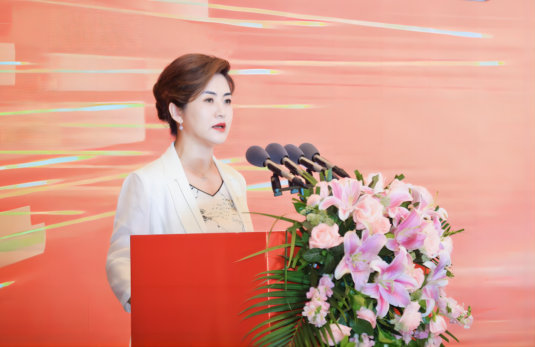 6佳贝艾特总经理李轶旻7小洋人集团总裁戴秀芬8益民食品一厂总经理