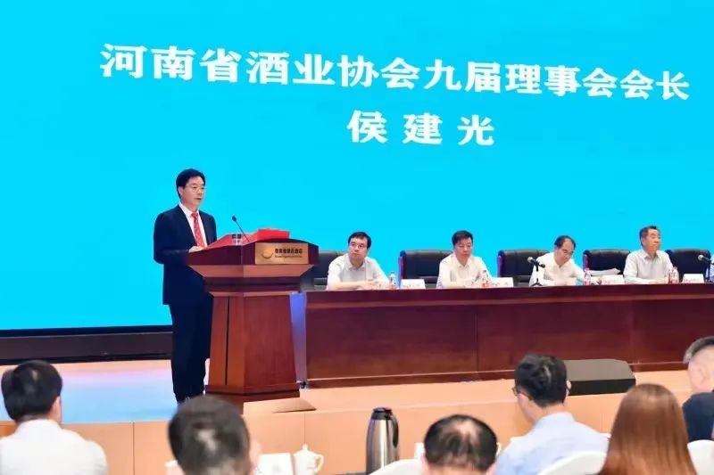 贵州白酒举“红旗”,川酒和豫酒会举“白旗”不?