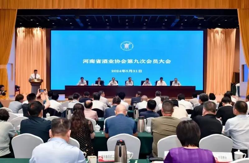 贵州白酒举“红旗”,川酒和豫酒会举“白旗”不?