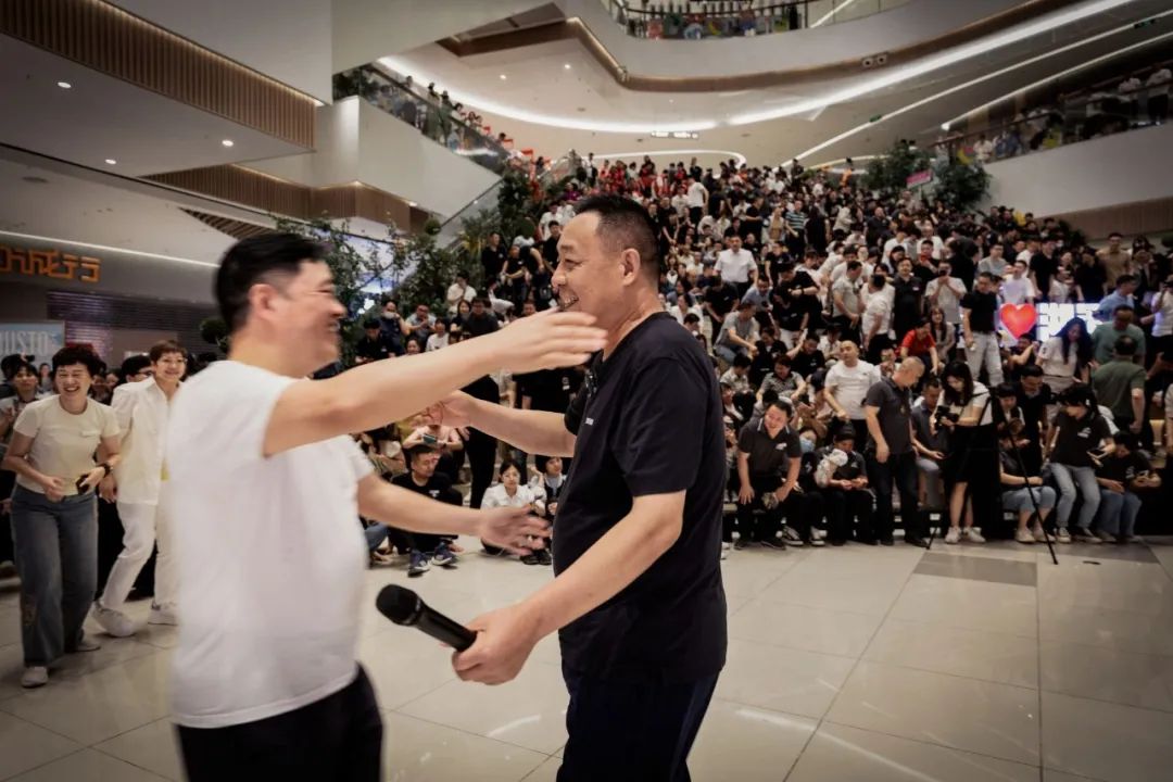 独家专访胖东来创始人:首先要活成一个真的人