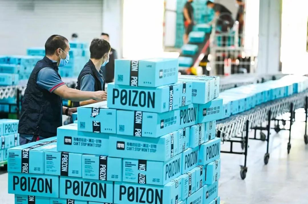 3个月销量破千万、礼盒订单创纪录……德芙、伊利、三只松鼠在得物赚翻了