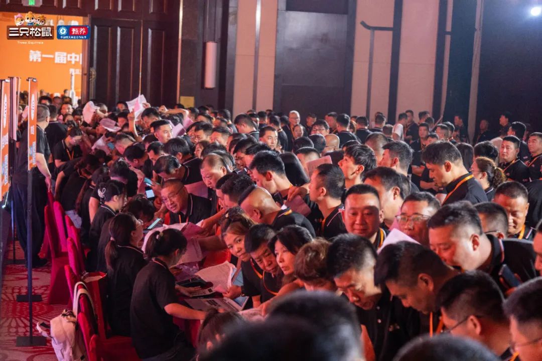 乳饮赛道迎来重磅新玩家,三只松鼠正式入局!