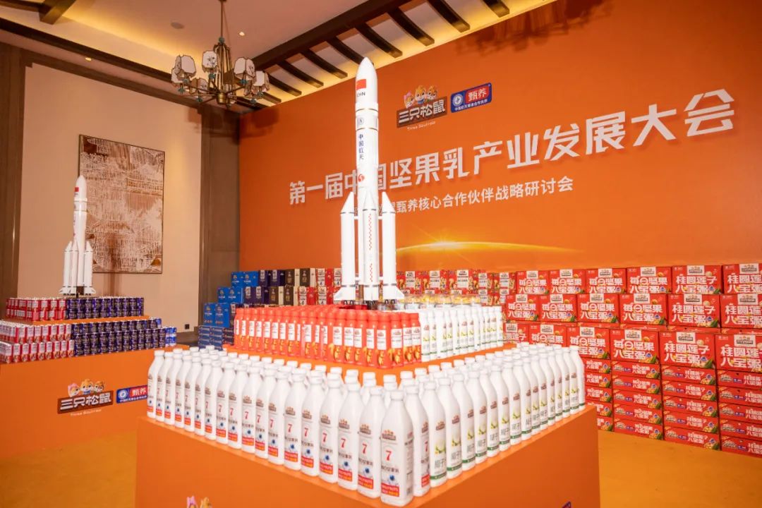 乳饮赛道迎来重磅新玩家，三只松鼠正式入局！