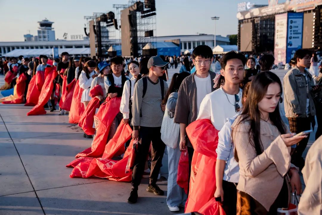 国庆节燃爆！8万年轻人奔赴洽洽快乐之约！