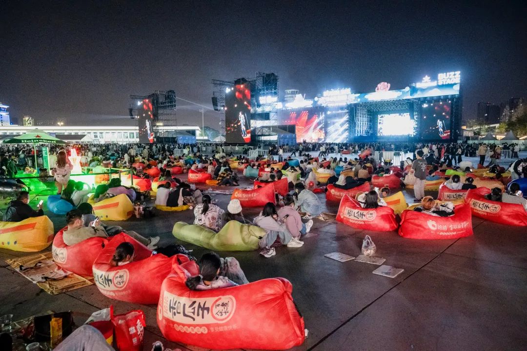 国庆节燃爆！8万年轻人奔赴洽洽快乐之约！