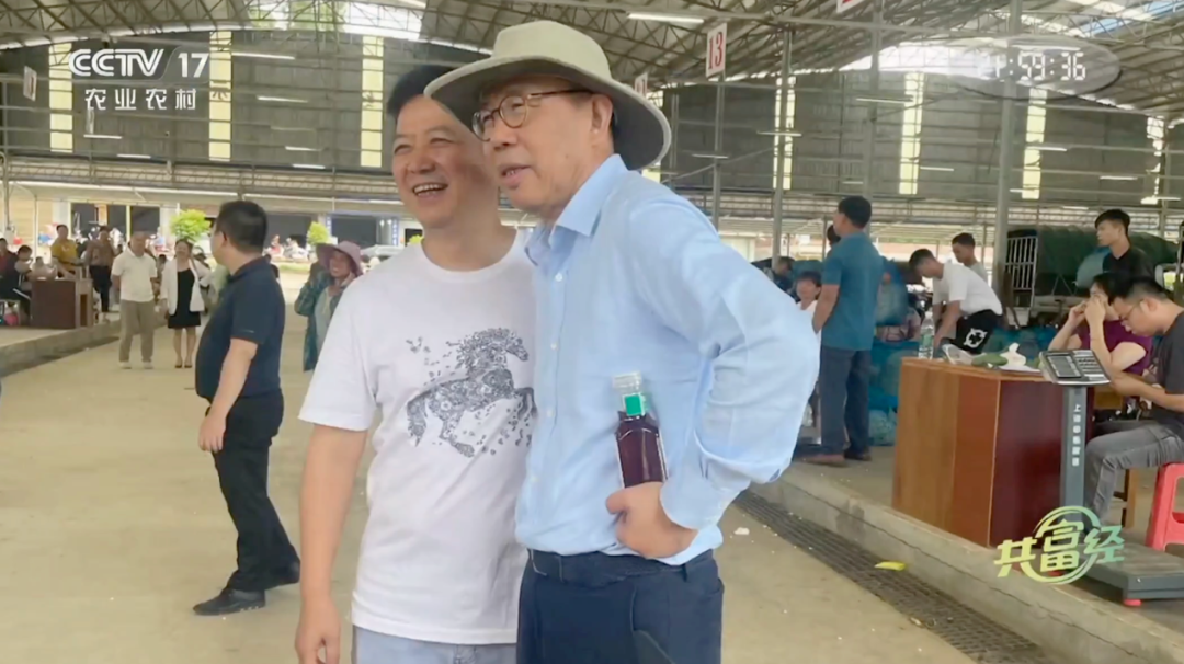 硬核助农又添新样本,官媒密集报道农夫山泉有何深意?