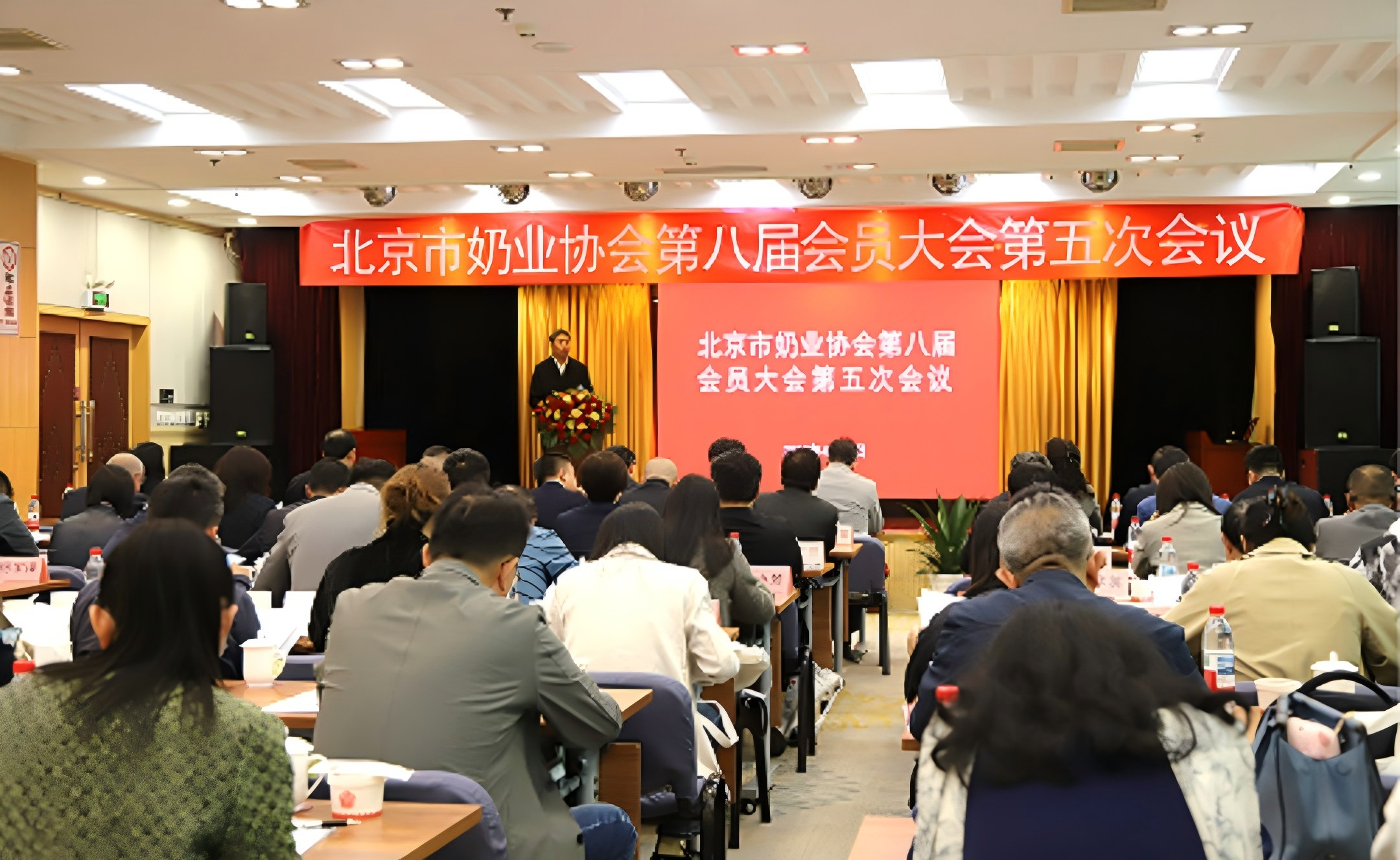 潘刚出席,伊利和谁达成战略合作?蒙牛奶粉工厂项目有何新进展?君乐宝要用16亿做什么事?这家乳企举办开业庆典……