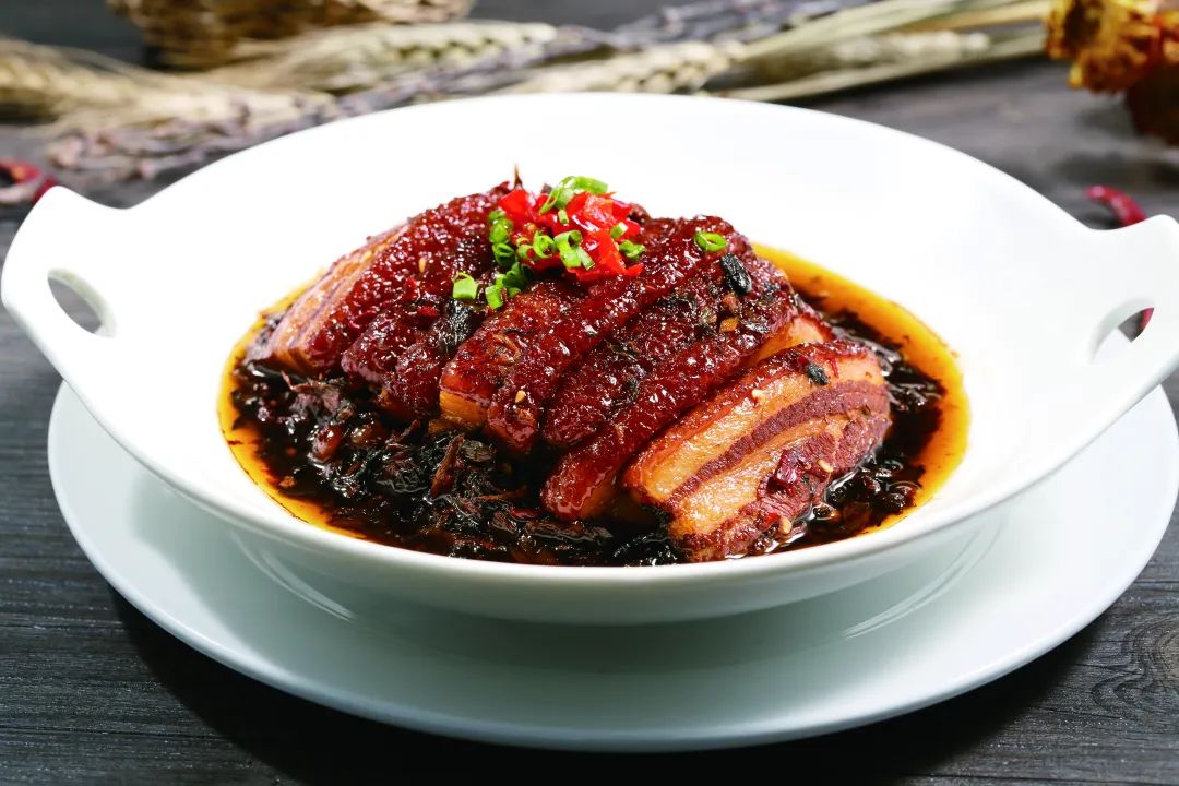 引领湘菜食材赛道,聪厨食品湘西外婆菜斩获“品类冠军”大奖!
