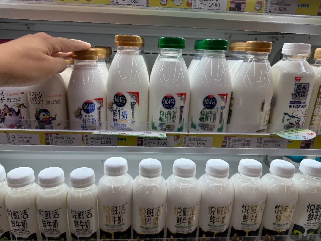 食业头条5月「红灰榜」| 拼多多、今麦郎、三只松鼠、周黑鸭、胖东来、果子熟了、人人乐、娃哈哈……上榜!