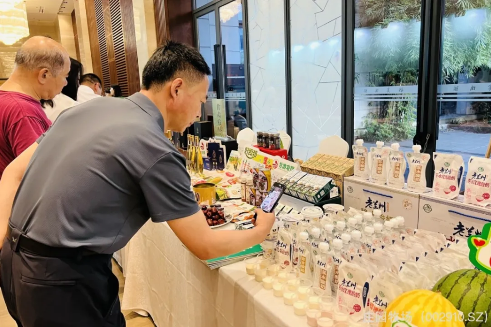 伊利携手方特,推出了什么新品?哪款乳制品20分钟销售突破一万单?这家年交易额达110亿的平台,向港交所递交了上市申请……