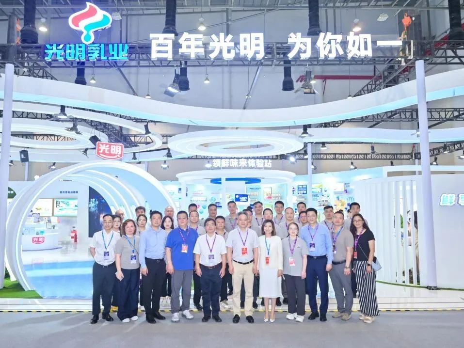 光明乳业品质领“鲜”第十六届中国奶业大会,创新驱动“鲜活”新高度与高质量发展引擎!