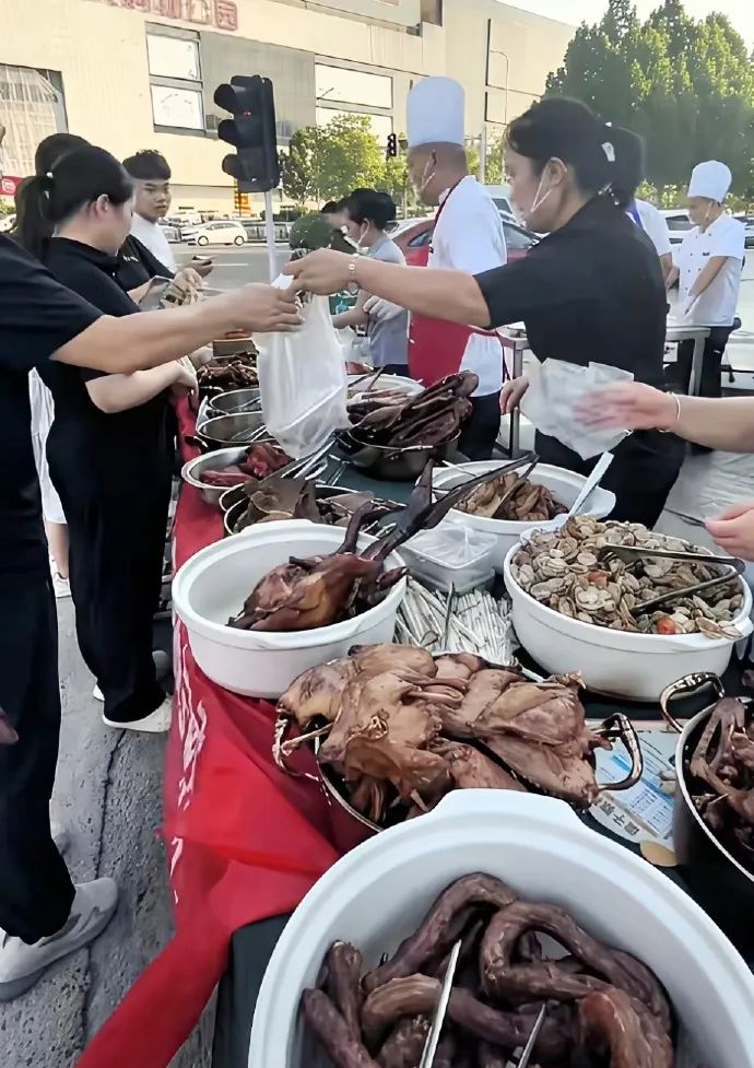 顾客1分钱点餐,商家倒贴27.9块!外卖大战血洗餐饮业?