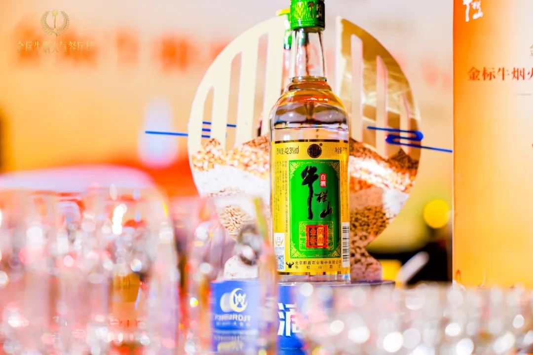 牛栏山的江湖：一杯“牛碧桶”，764亿的民间共振
