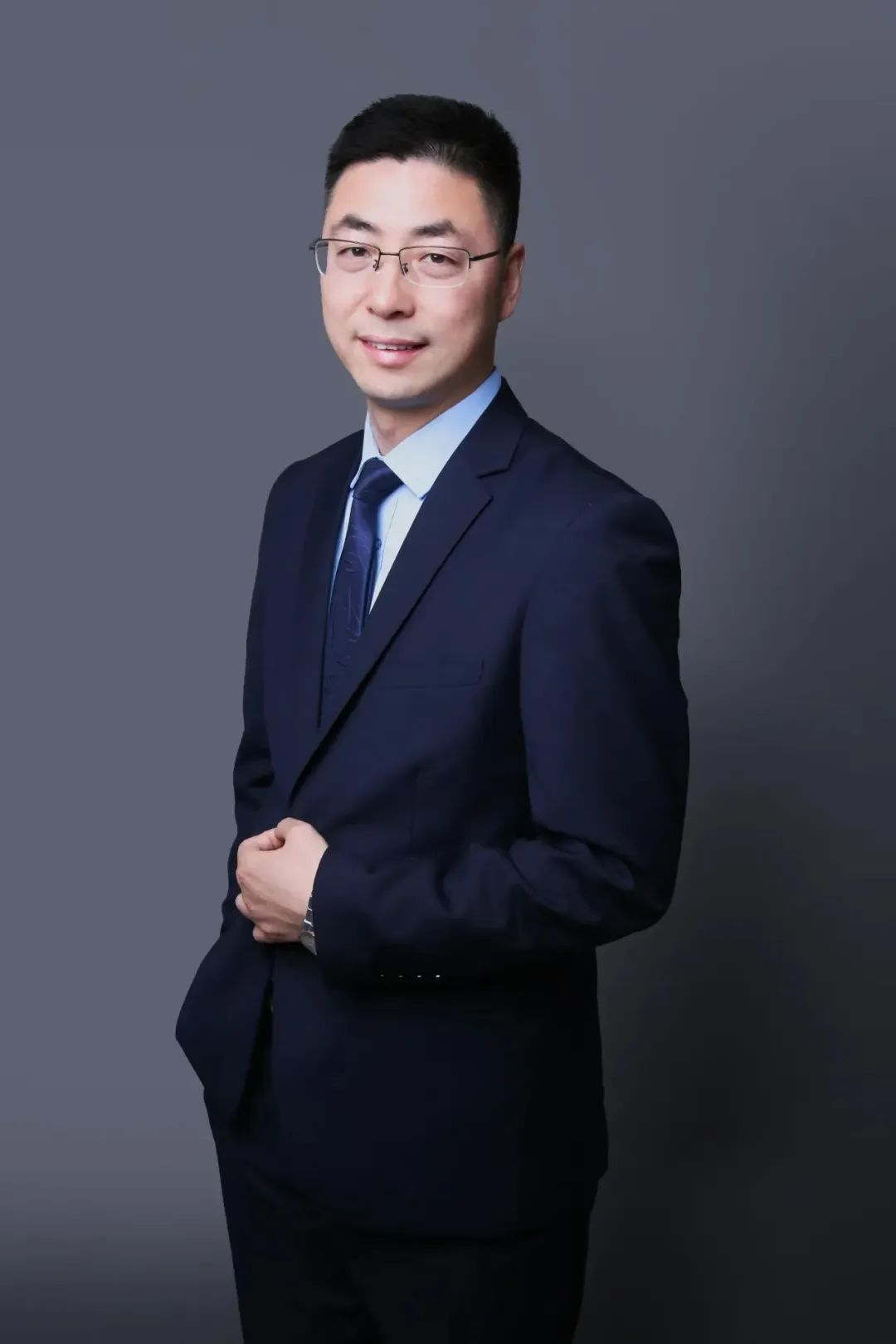 高端VS平价！市场消费分化，乳企如何调整产品结构？