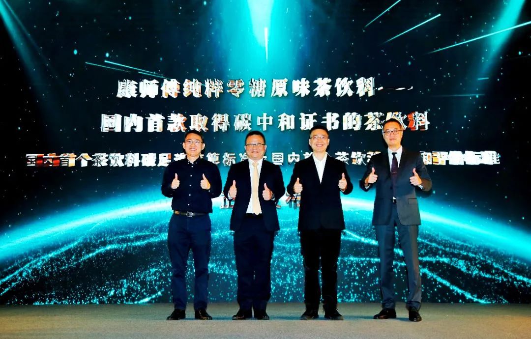 首发!康师傅喝开水“无标签轻量瓶”上市,引领行业低碳环保新趋势!