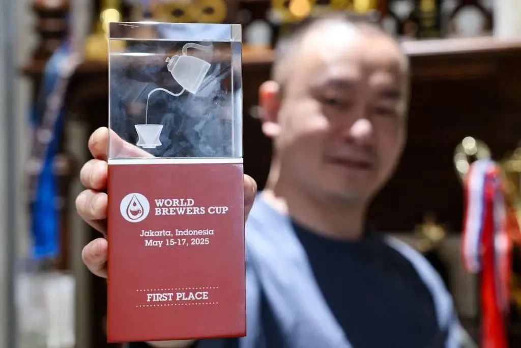 是这三个人,成就了贵阳“咖啡冠军之城” | 区域观察