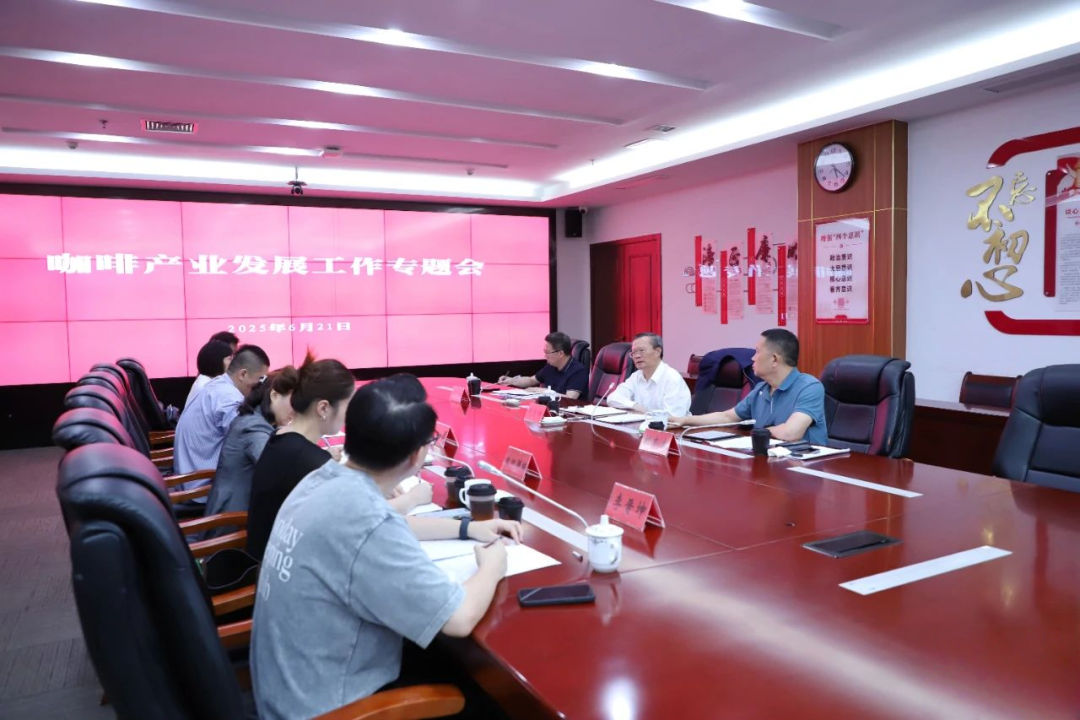 是这三个人,成就了贵阳“咖啡冠军之城” | 区域观察