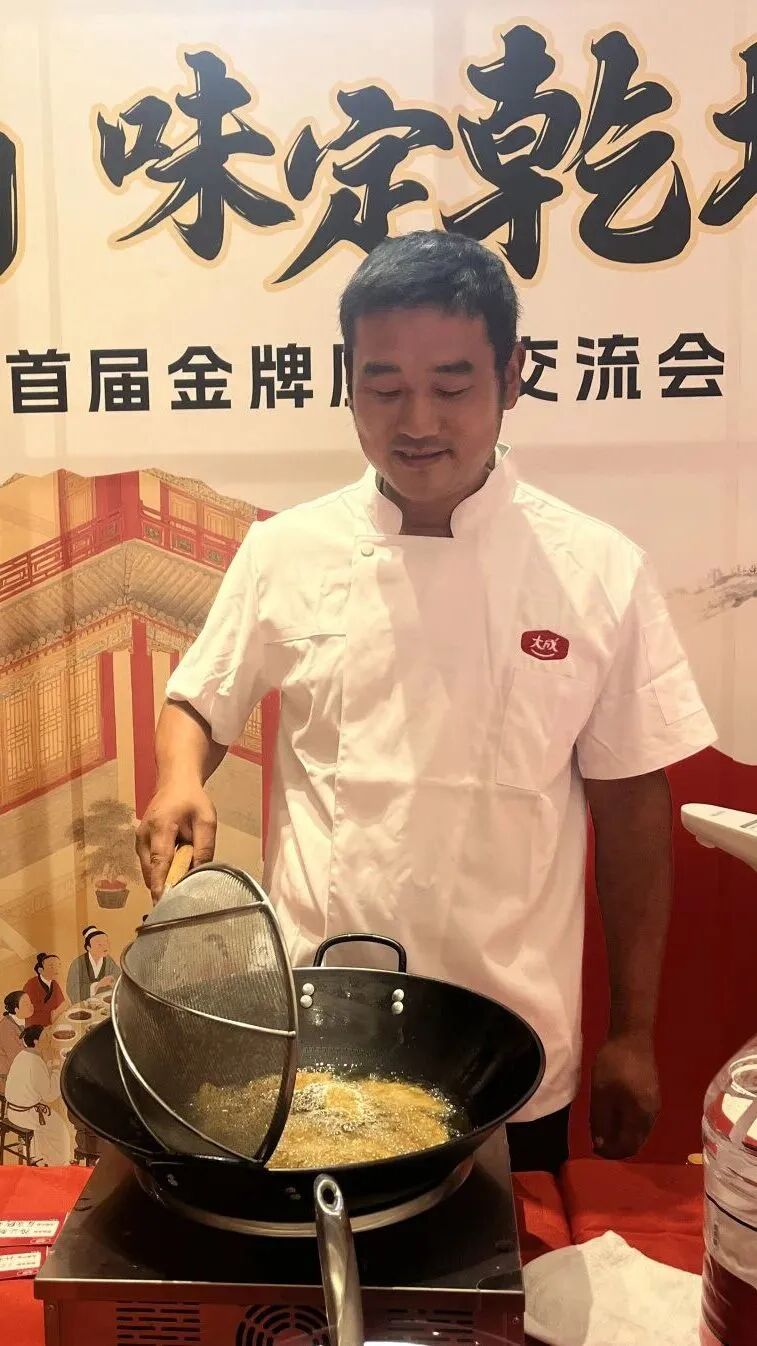00余位金牌名厨走进大成，原创50款“大师宴席菜”，展开一场味觉盛宴！"