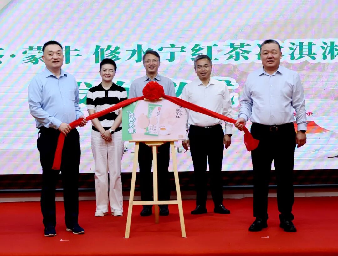 吾岛牛奶10亿建厂，东鹏特饮联名款口香糖上市，香飘飘杯子供货商IPO……