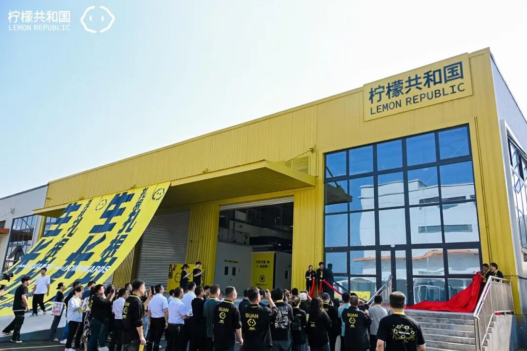 王老吉加多宝又干起来了,农夫山泉开建7000吨“冰工厂”,乐事宣布最大规模品牌重塑……