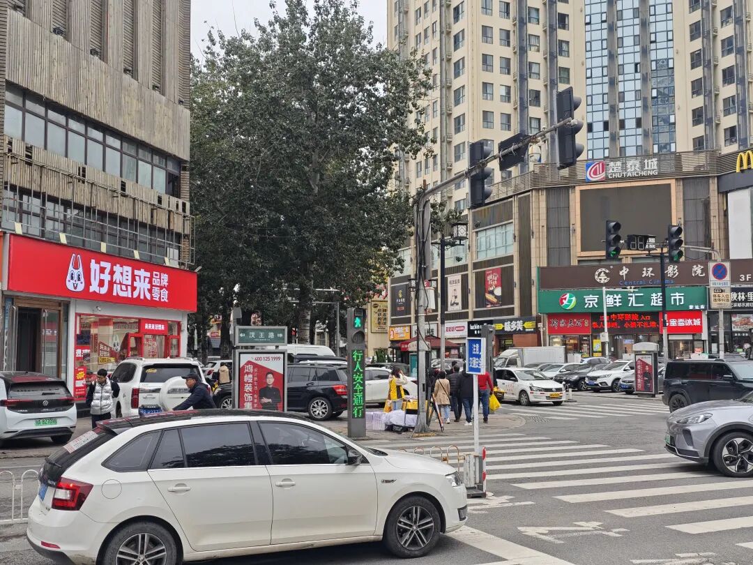 「美团快乐猴」北方首店开业,自有品牌30+