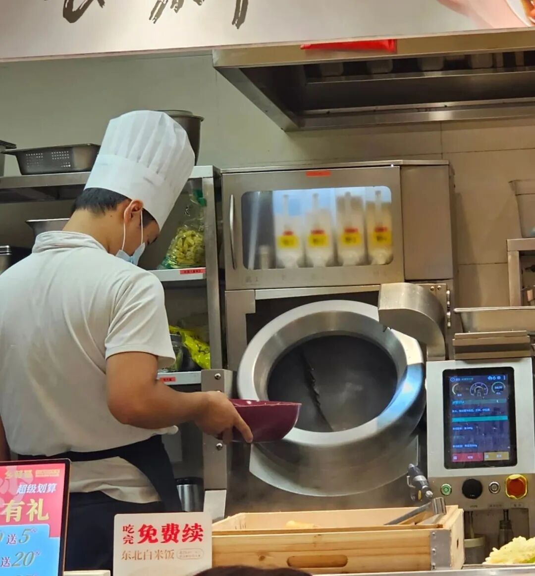 锅圈、京东、正大集体押注，炒菜机器人能打败预制菜吗？