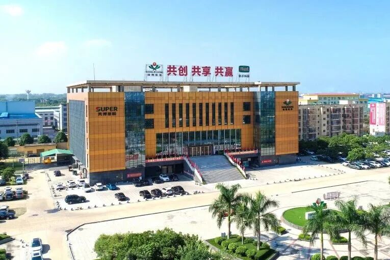 胖东来新店首日营业额超千万;海底捞卖煎饼;扬翔、金锣招聘;双汇与华强方特合作丨一周热点