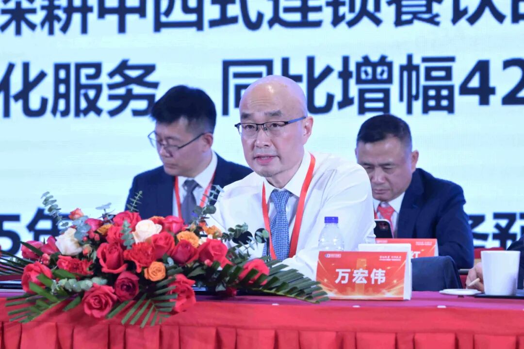 刘永好、秦英林、温志芬、万宏伟……企业掌门人公开发声,2026要这么干!