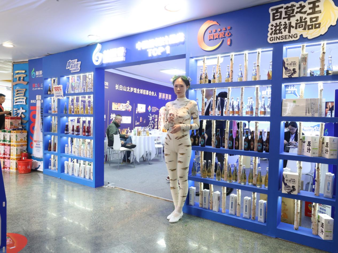 “行走的白桦”引爆全场,林源春桦树汁惊艳糖酒会!