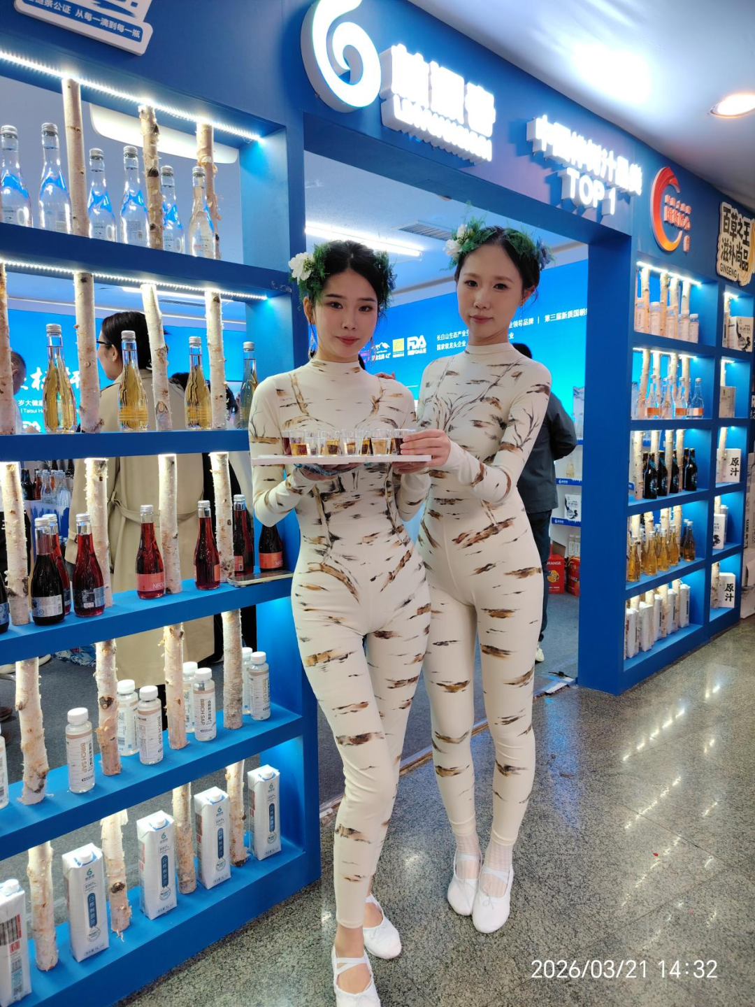 “行走的白桦”引爆全场,林源春桦树汁惊艳糖酒会!