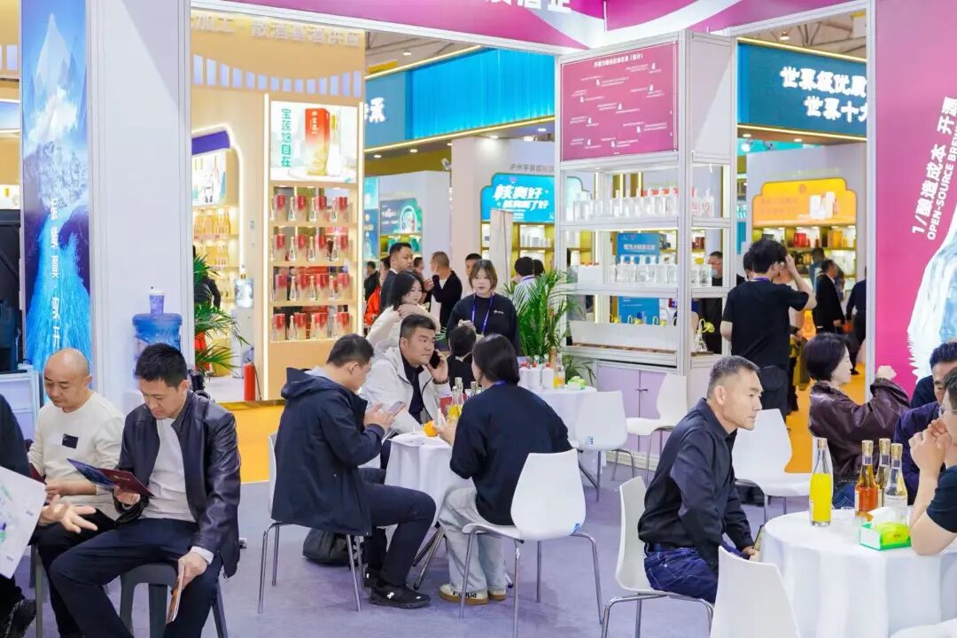 开源力酿春糖“现象级”火爆背后，一场重构定制酒赛道的“透明革命”
