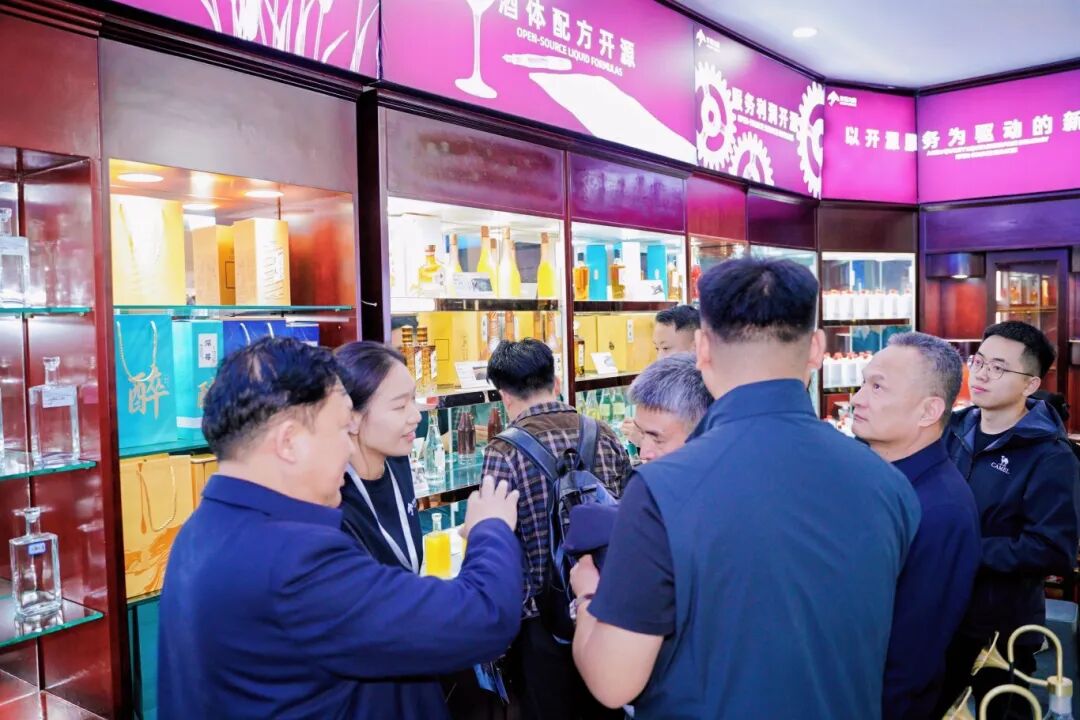 开源力酿春糖“现象级”火爆背后，一场重构定制酒赛道的“透明革命”